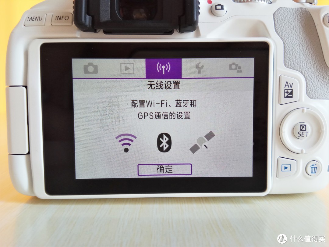 适合自拍且兼顾续航的佳能EOS 200D Mark II单反相机