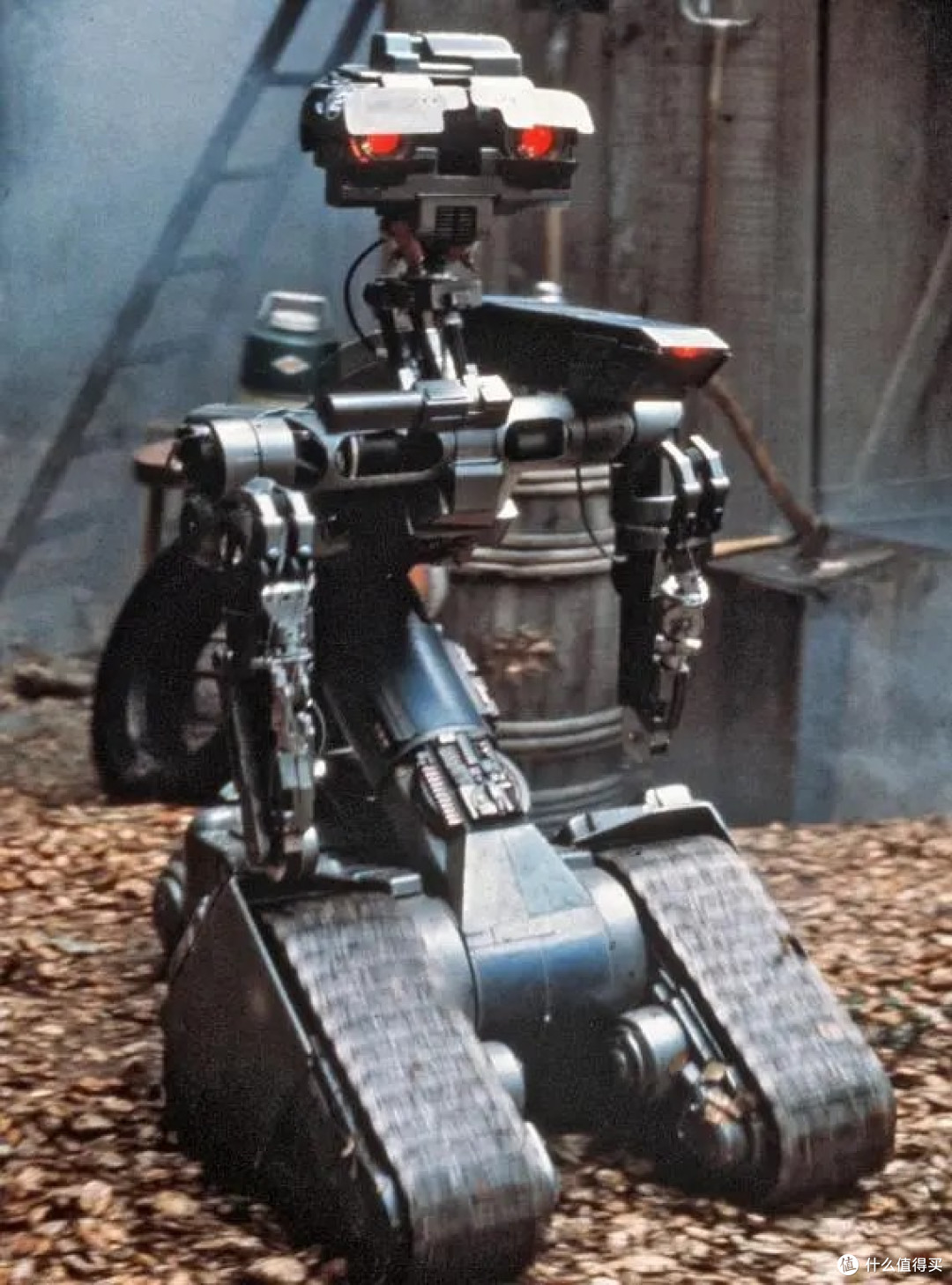 《霹雳五号》印象里深刻的是5号帮男主用磁铁拉回来出租车送女主回家