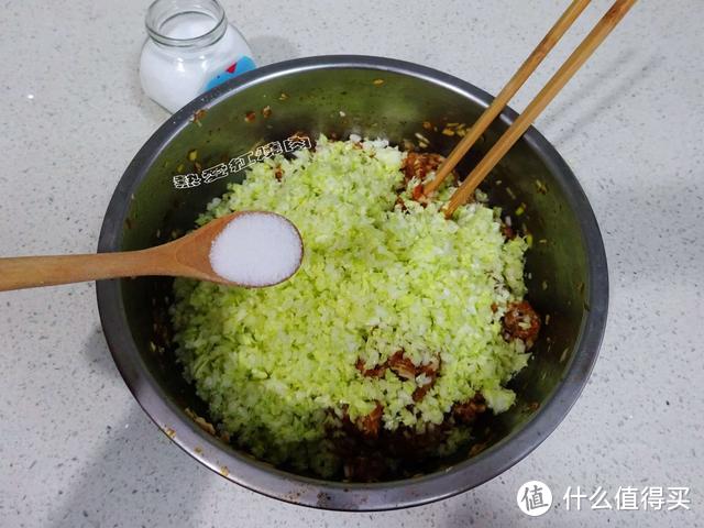 这个菜的维c含量高出大白菜的一倍，做成饺子口感好味道香！
