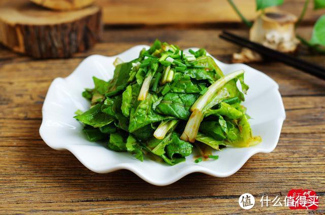 小白菜这样吃真的口感超级棒，它含钙量高，常吃还能促进骨骼发育