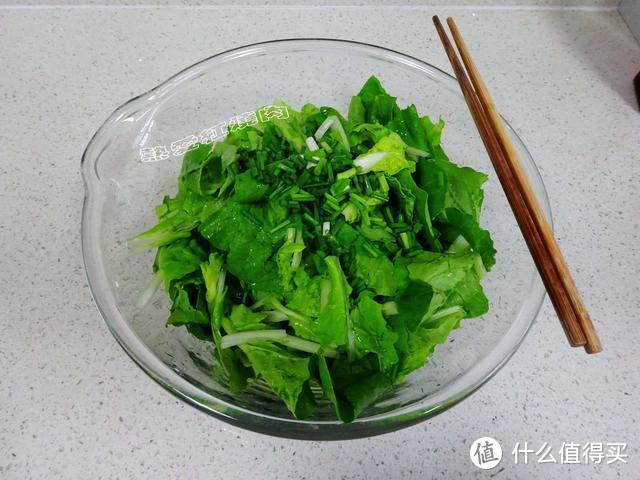 小白菜这样吃真的口感超级棒，它含钙量高，常吃还能促进骨骼发育