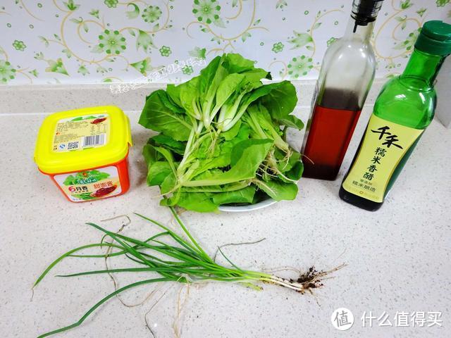 小白菜这样吃真的口感超级棒，它含钙量高，常吃还能促进骨骼发育