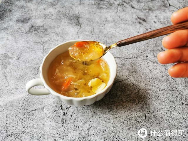 煮红枣银耳汤时，食材的顺序有讲究，放错了银耳汤不容易黏稠