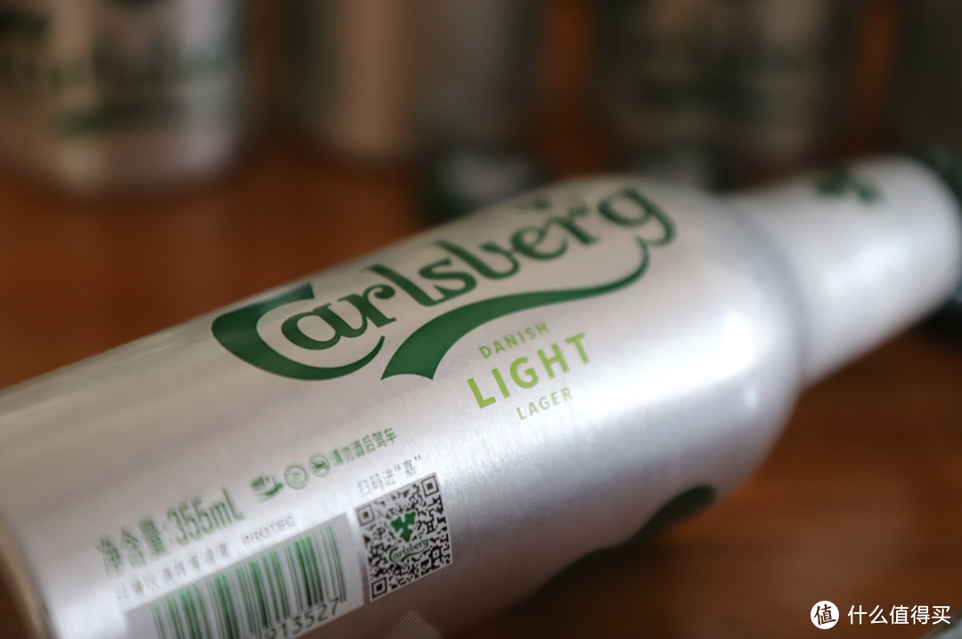 嘉士伯 Carlsberg特醇啤酒皇冠铝瓶，水啤也配四块五（的妞）？