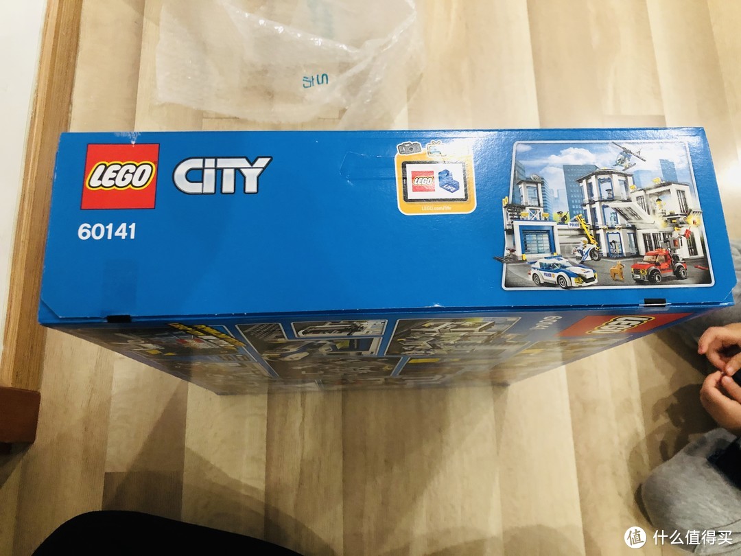 以娃之名，大小男孩共乐——晒新入手的LEGO乐高城市系列60141警察总局套装