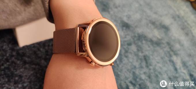 给女神送个有颜又有料的荣耀智能手表2，樱粉金超赞