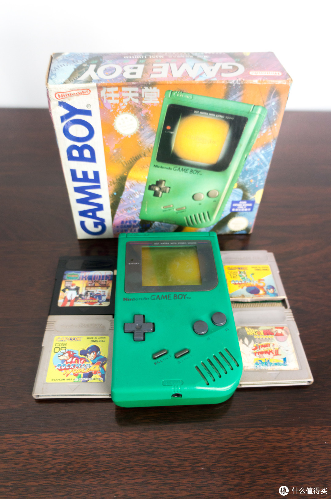 Game Boy是任天堂公司在1989年发售的第一代便携式游戏机。