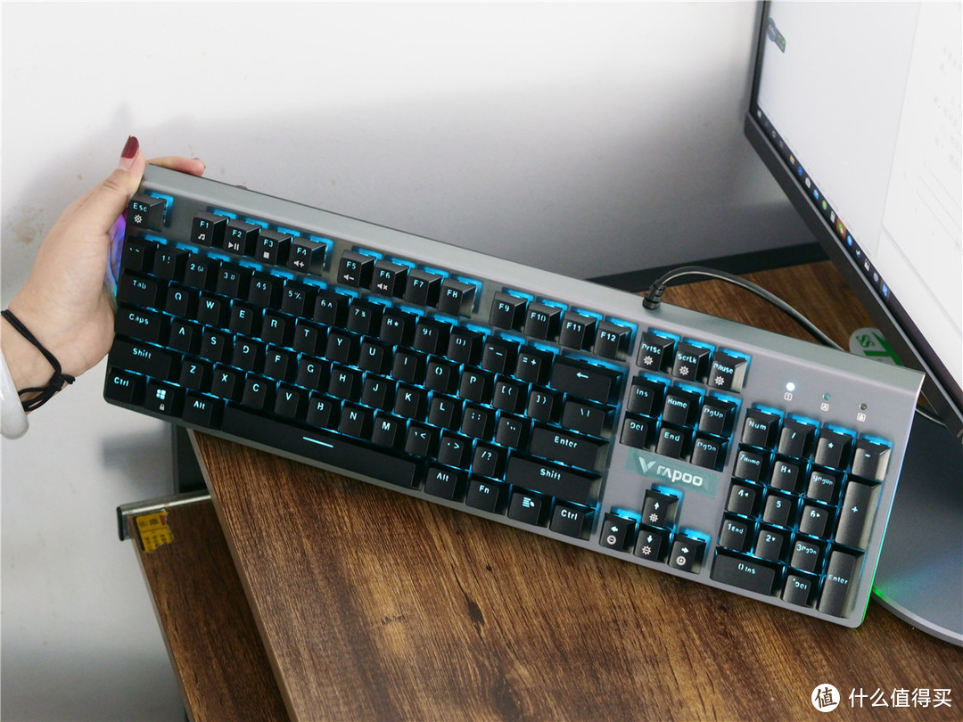 红外银轴的雷柏V530机械键盘冰蓝背光还防水