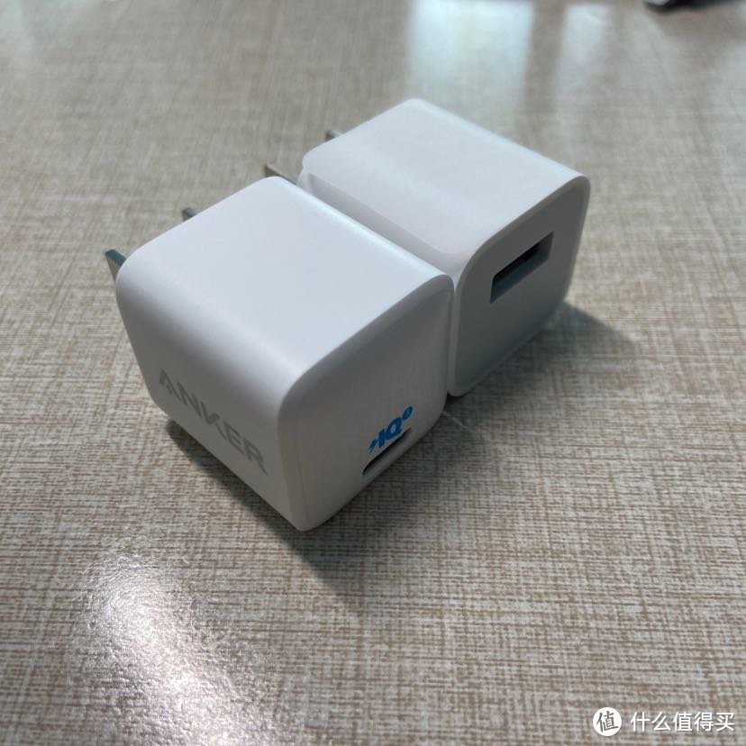 Anker3代拉车线+Nano18w快充套装：小巧精致又可独当一面