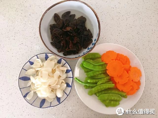 这几样素菜一起炒，实在太鲜美了，上桌比肉菜受欢迎，做法超简单