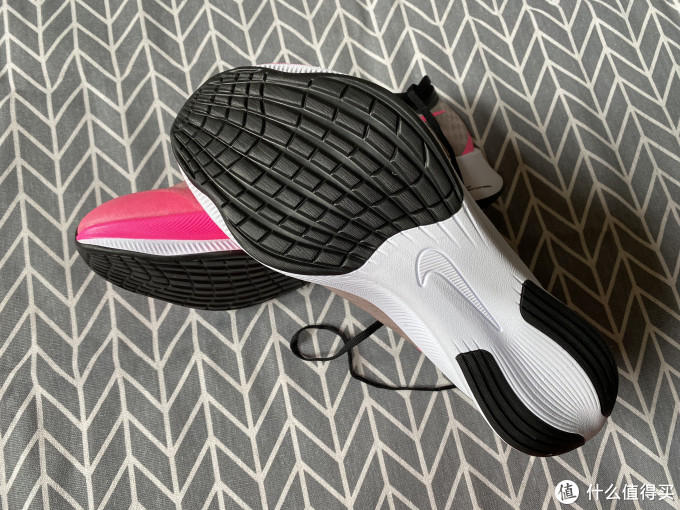 胖胖买的鞋 篇九十五:樱花季选择爆裂粉配色的nike zoom fly 3_跑鞋