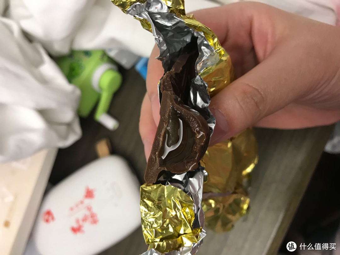饕餮美味零食到底香不香？の上海浦东机场日上免税酒心巧克力品尝体验
