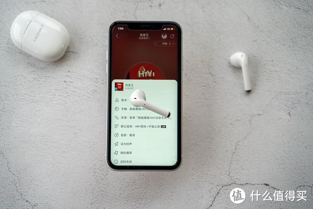 1500的AirPods值得买，还是200元的MOMAX耳机?
