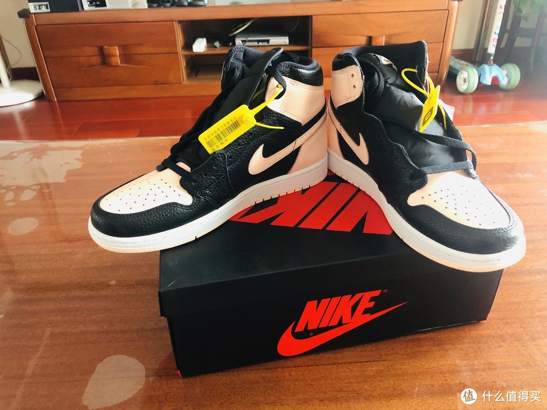 原价买AJ1九孔他不香么----AIR JORDAN 1 黑粉