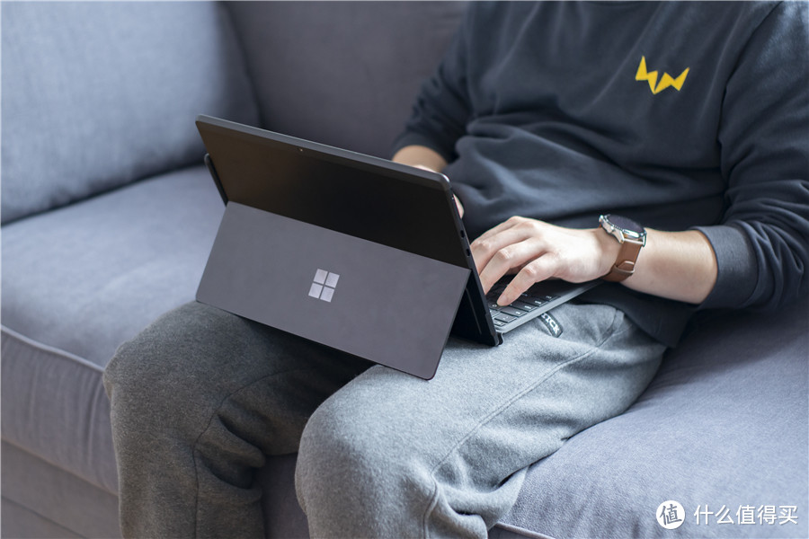 微软Surface Pro X测评：为什么说这是一款具有未来感的笔记本？