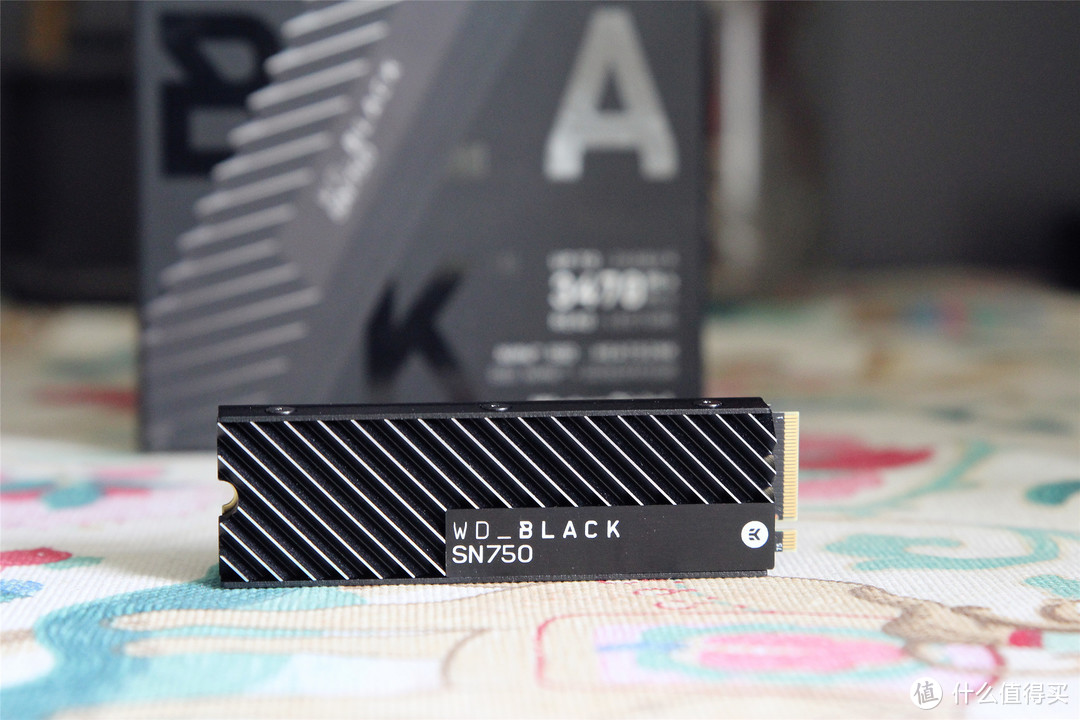 补齐短板释放高端电脑狂暴性能，WD_BLACK SN750 EKWB 1TB SSD评测