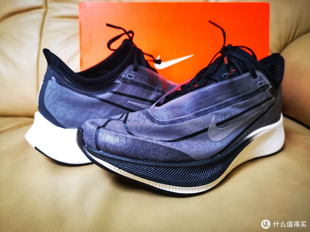 NIKE ZOOM FLY 3