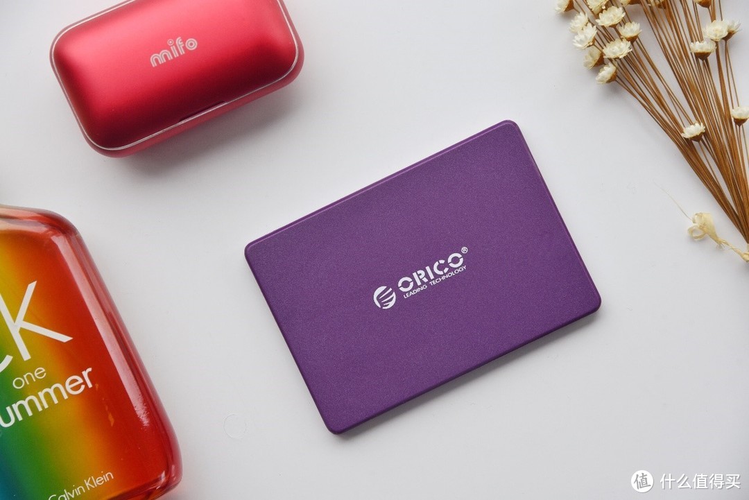 整个新移动硬盘，这“基佬紫”固态不香吗？