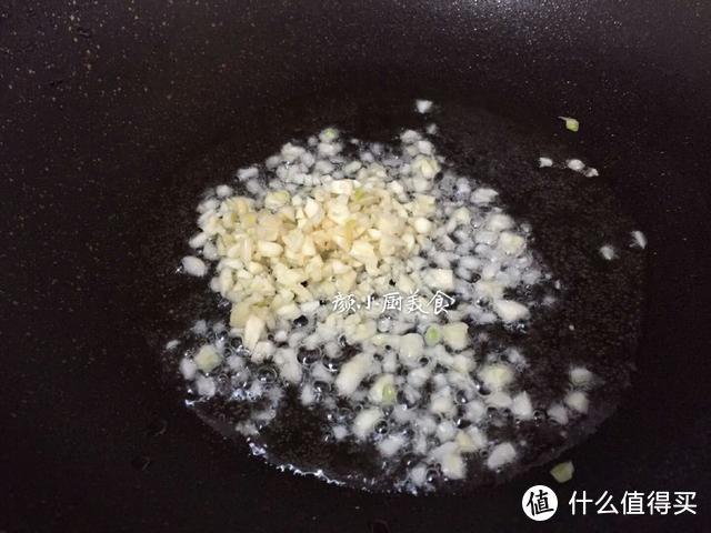 儿子不爱吃蔬菜，我炒了这盘菜上桌，清香脆嫩，儿子立马胃口大开