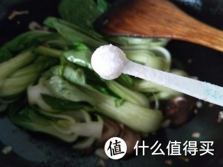  油菜和香菇是一直都是最佳的搭档，你也试试吧