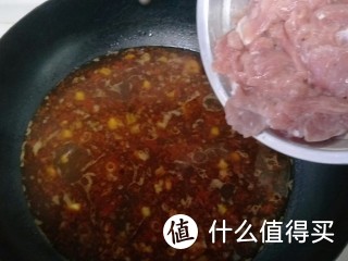 超级下饭的一道菜，一家三口围坐在一起吃上一道水煮肉片感觉好幸福。越辣越想吃。哇，好美味。