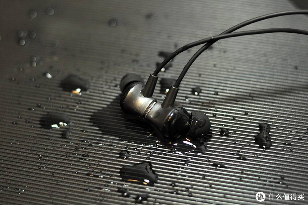 耳机也能营造安静听歌环境？aigo主动降噪蓝牙耳机W08就能做到