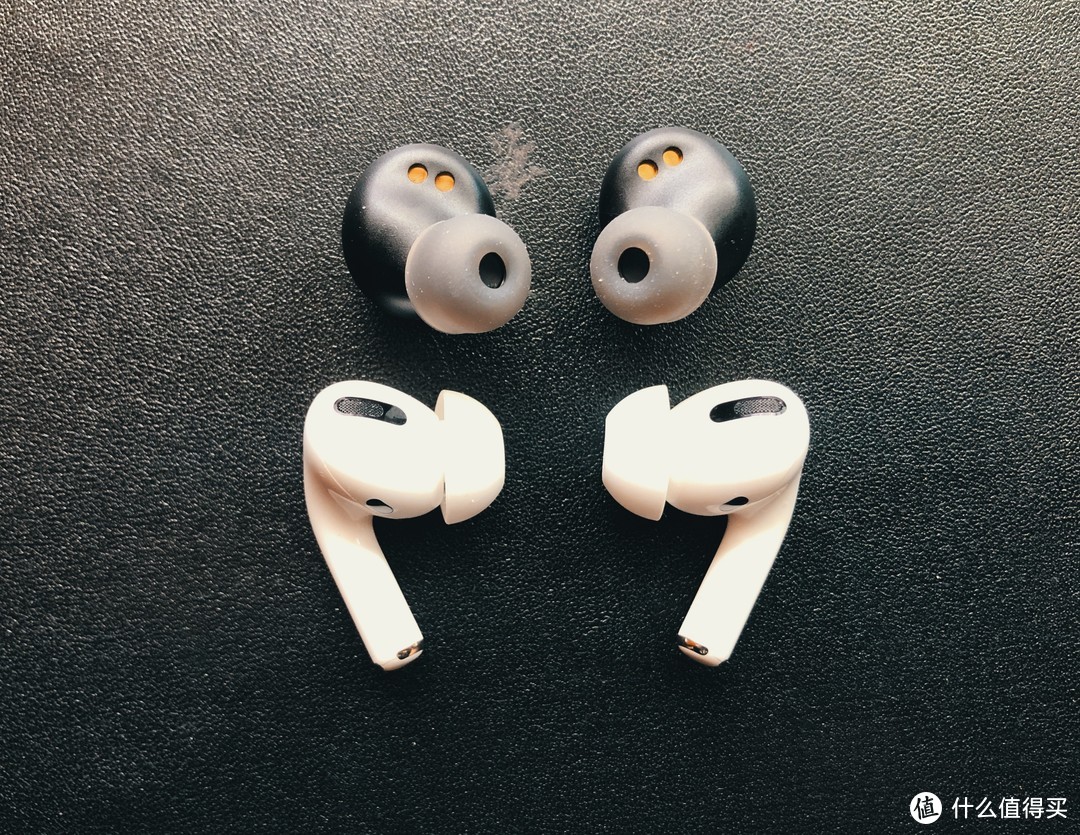 和Airpods pro的大小对比。