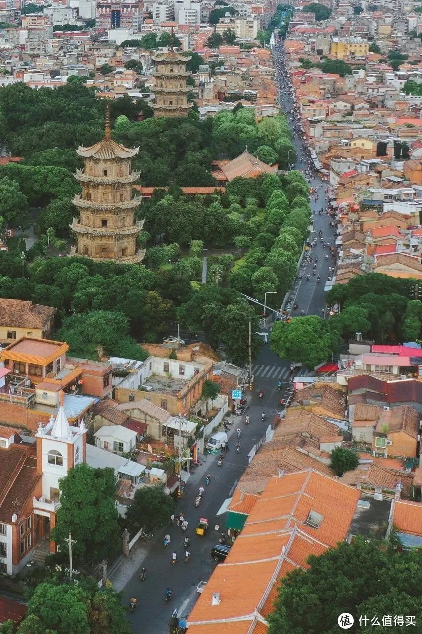 美食遍地，庙宇六千间，繁华和市井交织在一起，原来你是这样的泉州，每走一步都会有惊喜！