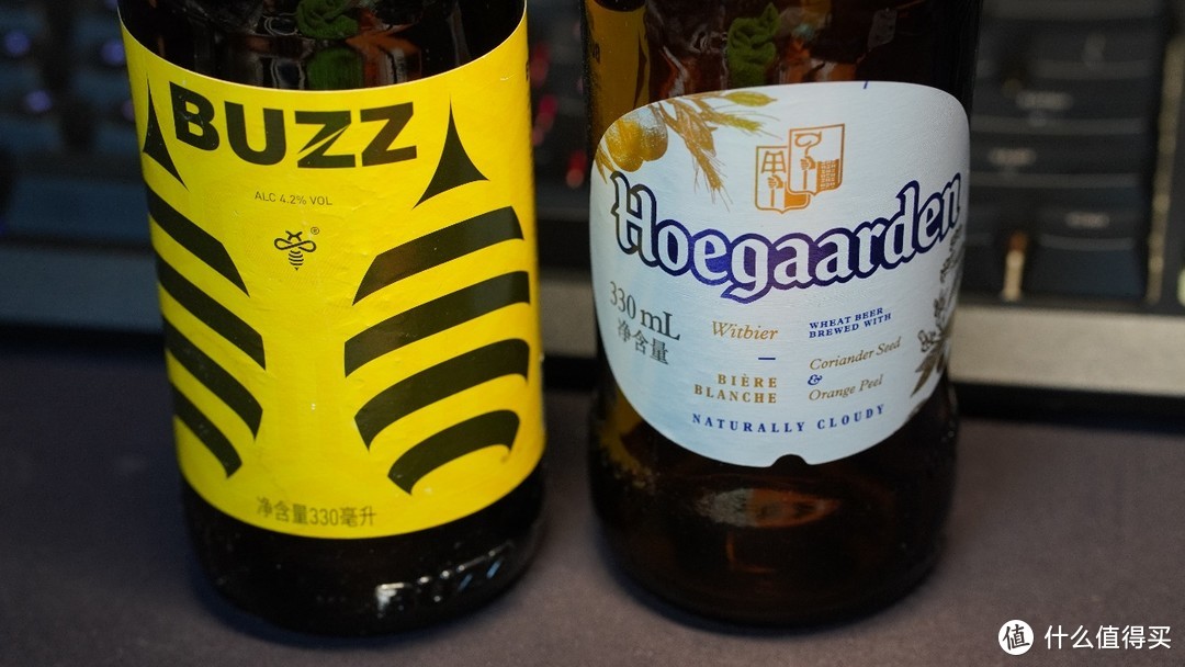 价格实惠、泡沫丰富的Hoegaarden White 福佳精酿白啤酒