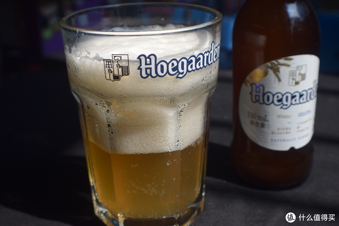 价格实惠、泡沫丰富的Hoegaarden White 福佳精酿白啤酒