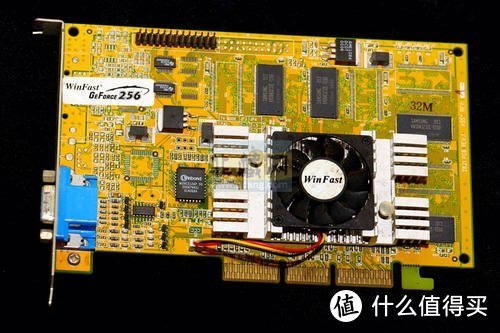 Geforce256，发布于1999年8月31日，发售价￥2499元