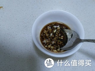 海螺水煮原汁原味，配上蘸料鲜极了