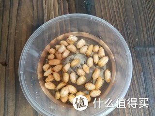 这是一款营养美味的杂粮粥，奶香浓郁，美味又好喝，暖心暖胃！