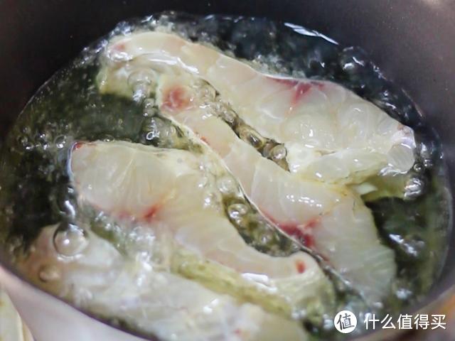 草鱼这样做，酥香爆汁，超级好吃，自己也可以做出经典的苏式熏鱼