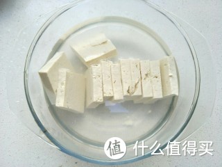 豆腐里含有多种的蛋白质，营养价值非常高