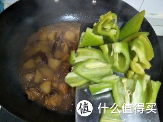 一盘大盘鸡和几碗宽面，一家人就可以吃的饱饱的啦