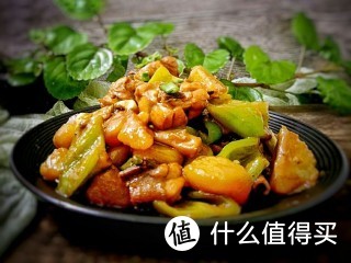 一盘大盘鸡和几碗宽面，一家人就可以吃的饱饱的啦