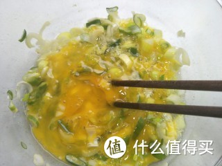 早餐来份鸡蛋葱花饼，营养又美味。