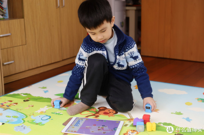 别小看这款神奇的积木,4岁的孩子也能用它学编程