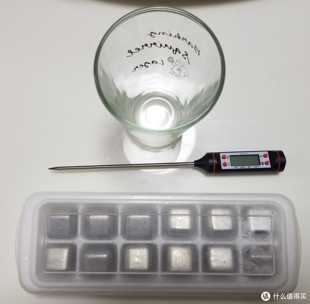 一个400ml左右的啤酒杯，一支温度计，一盒可以召唤神龙的不锈钢冰块