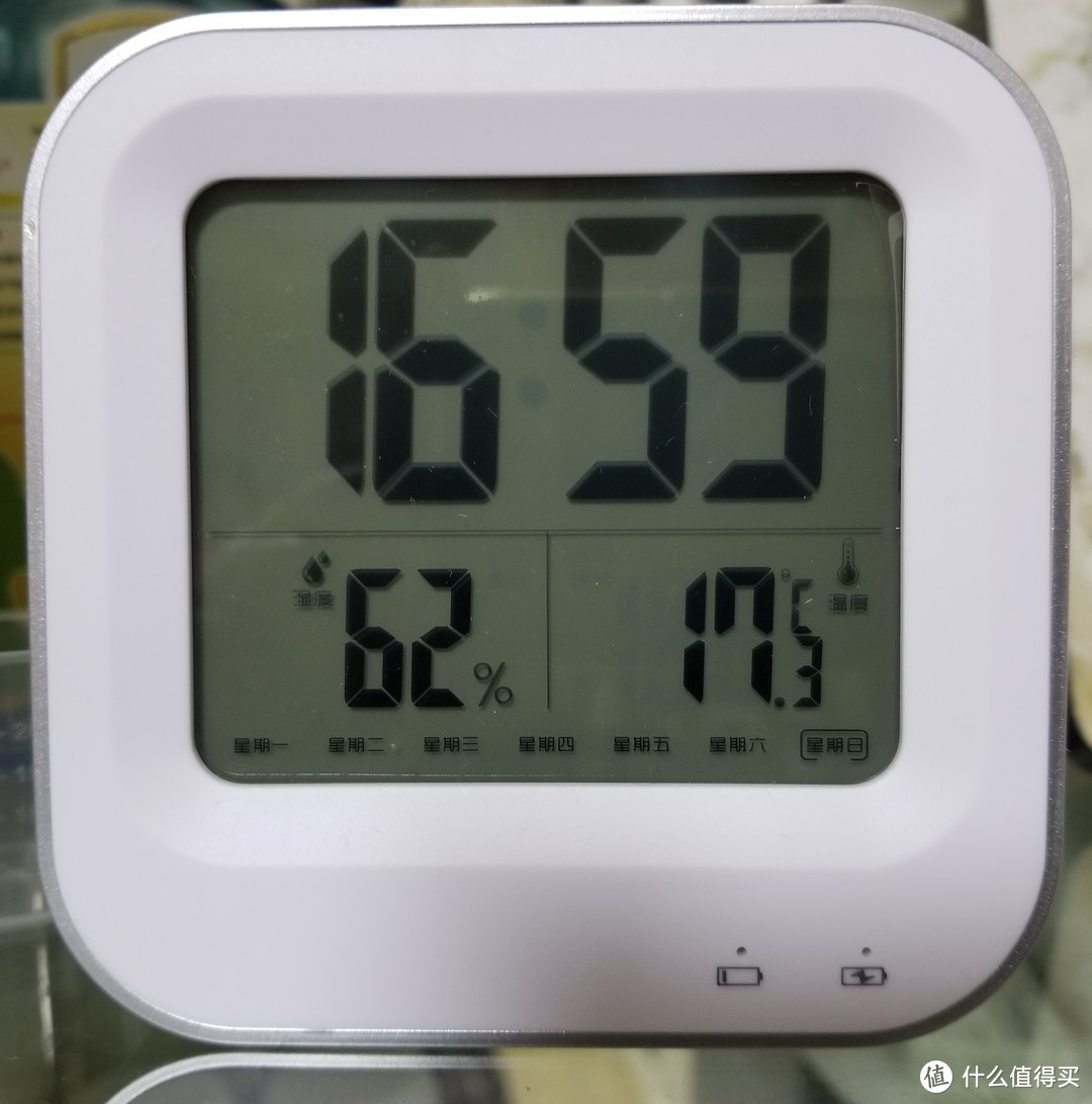 家里的时钟显示的温度是17.3℃