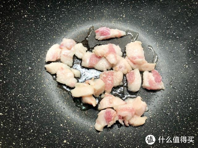 炒肉时，不要加淀粉，牢记这俩点，做出来的肉鲜嫩入味，超好吃！