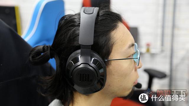 JBL QUANTUM 300 游戏耳机评测：声音细节表现出众