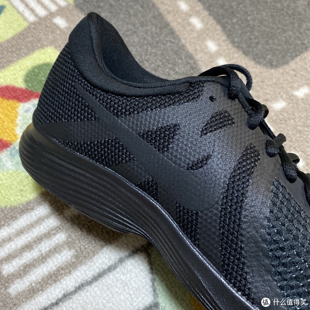 百搭全黑的低价货！Nike Revolution 4