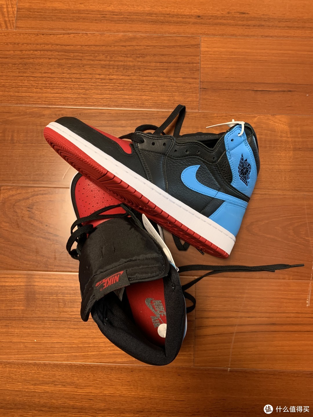 AJ1 反转警灯 Air Jordan 1 WMNS “UNC To Chicago”