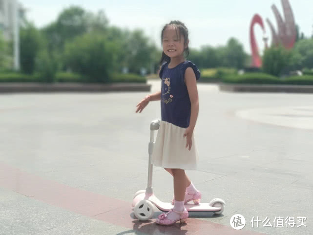 米兔儿童滑板车：让孩子安全体验飞驰的乐趣