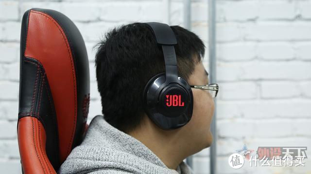 JBL QUANTUM 400游戏耳机评测：定位精准