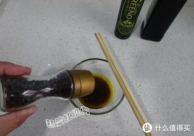 拌凉菜别总用香油了，试试用这油可以降低血粘稠度，还能保护视力