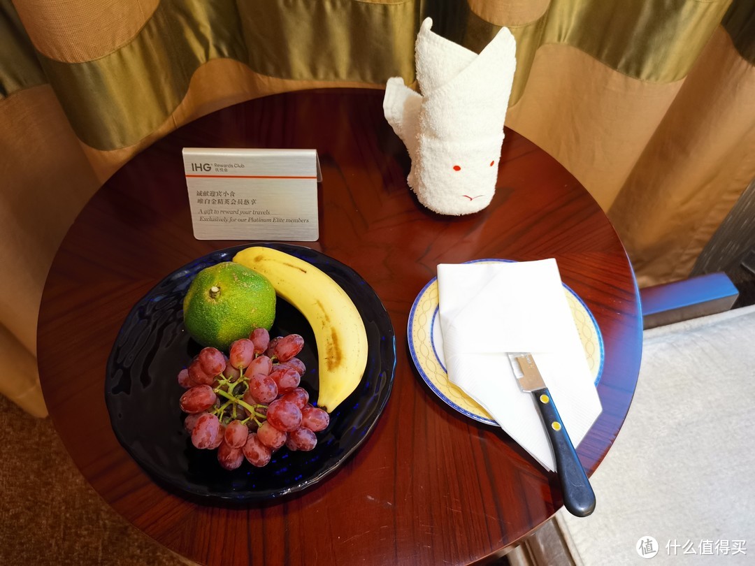 分配在18层房卡和欢迎饮料卷入住欢迎水果2,小客房行政客房不是很大