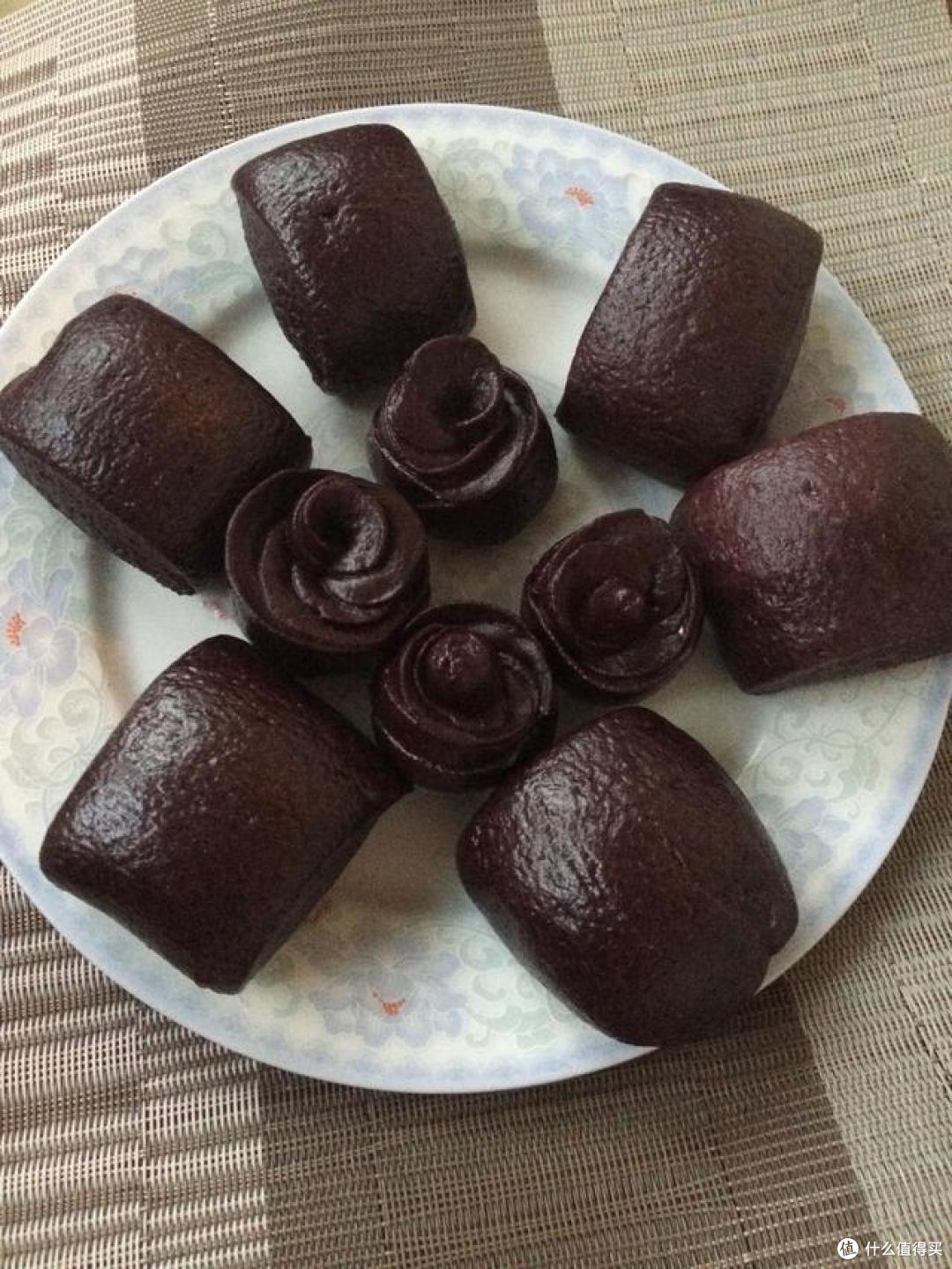 蒸了一锅有营养的黑馒头适当补充黑色营养身体更棒